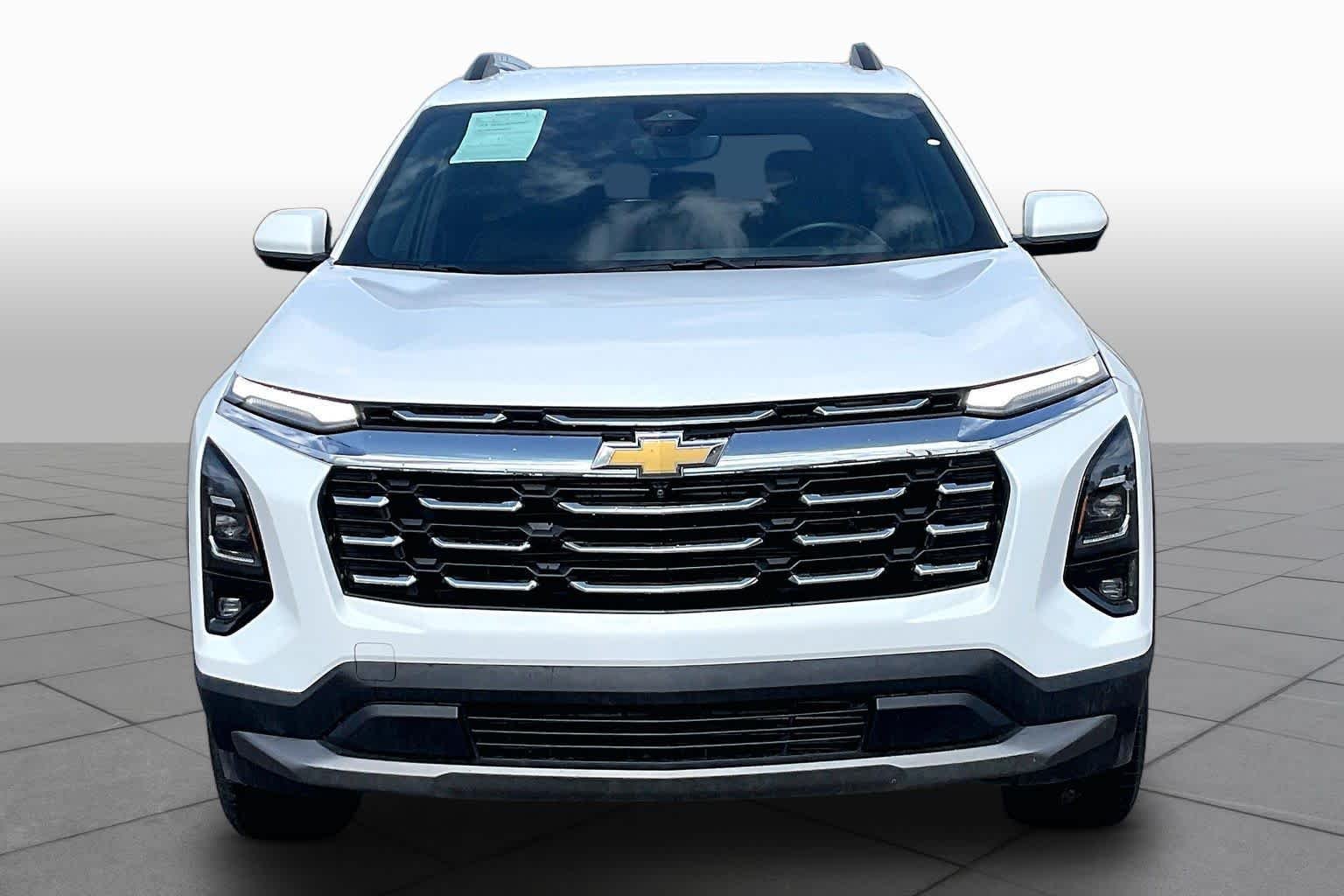 Used 2025 Summit White Chevrolet FWD LT image 4