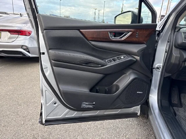 Used 2025 Ice Silver Metallic Subaru Touring image 16