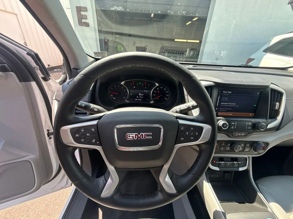 Used 2023 White GMC SLT image 13