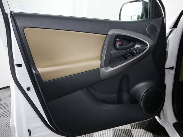 Used 2009 Super White Toyota w/ Extra Value Pkg image 8