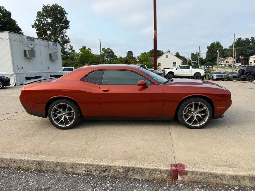 Used 2023 Orange Dodge SXT image 5
