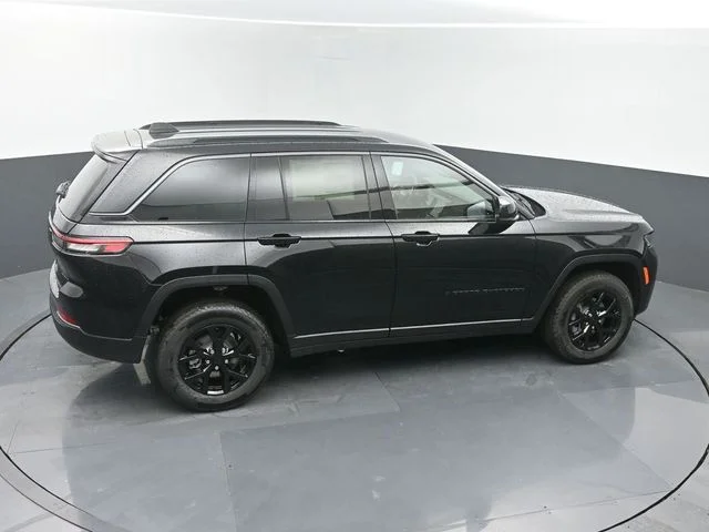 New 2026 Diamond Black Crystal Pearl-Coat Exterior Paint Jeep Altitude image 34