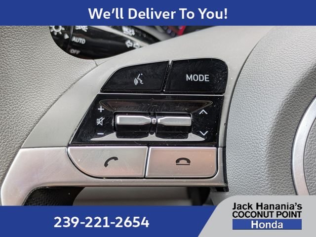 Used 2022 Silver Hyundai SE image 26
