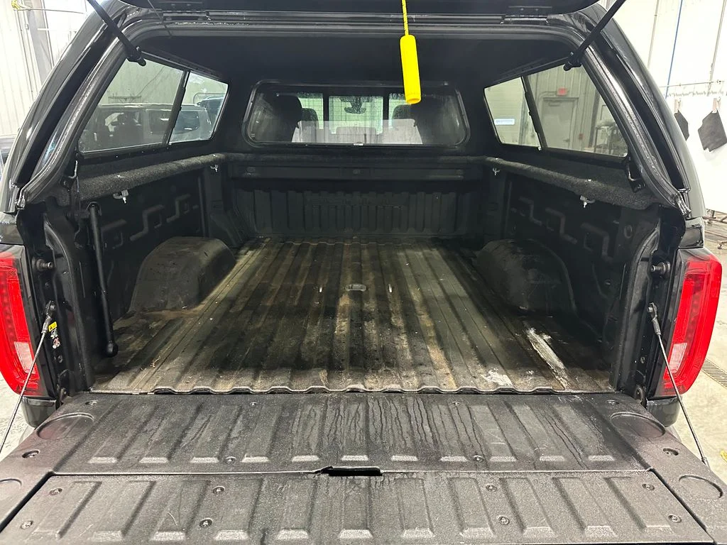 Used 2020 Black GMC Denali image 31
