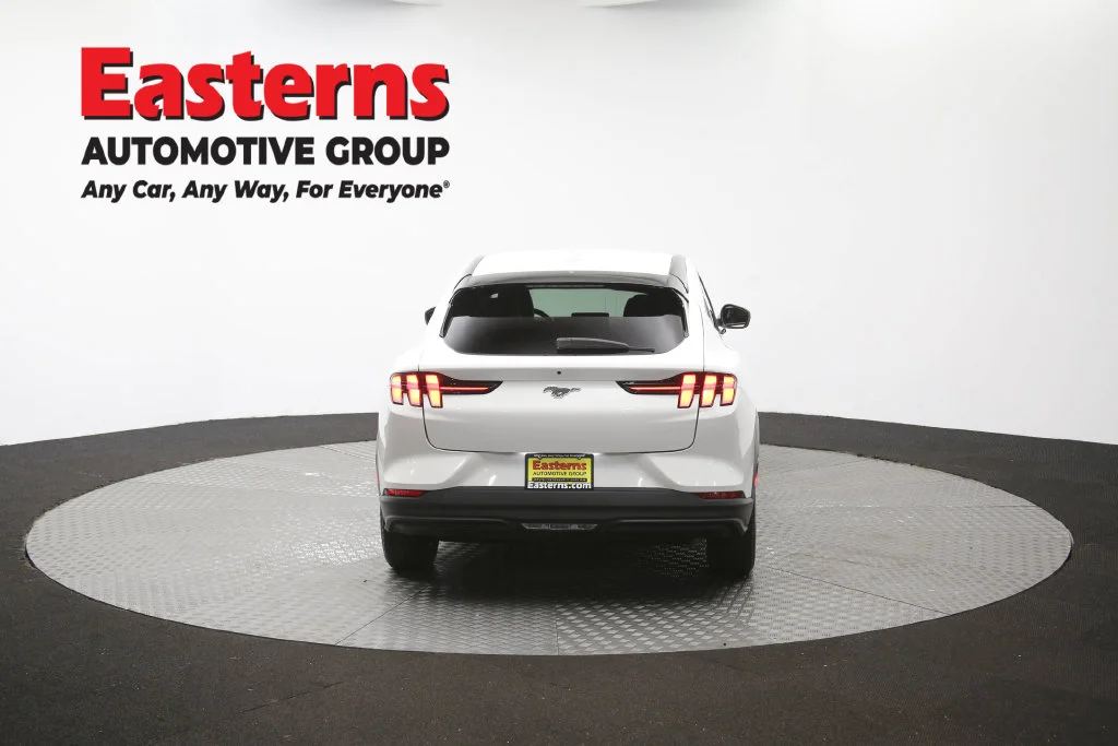 Used 2021 White Ford Select image 37