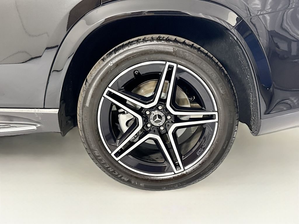 Certified Used 2026 Obsidian Black Metallic Mercedes-Benz GLS 450 image 32