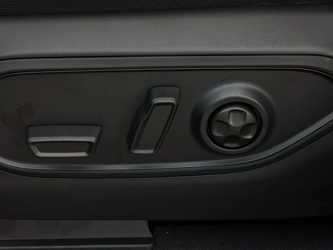 New 2025 Black Jeep Altitude - - 4x4 - Power Sunroof - Power Liftgate - Wireless Charging - 20 Black Wheels & More! image 15