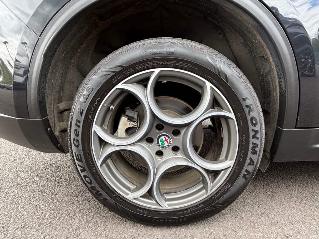 Used 2018 Vulcano Black Metallic Alfa Romeo Base image 10