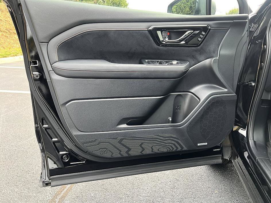 Used 2025 Crystal Black Silica Subaru Touring image 8
