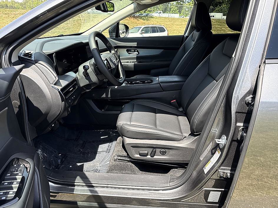Used 2025 Gun Metallic Nissan SL image 13
