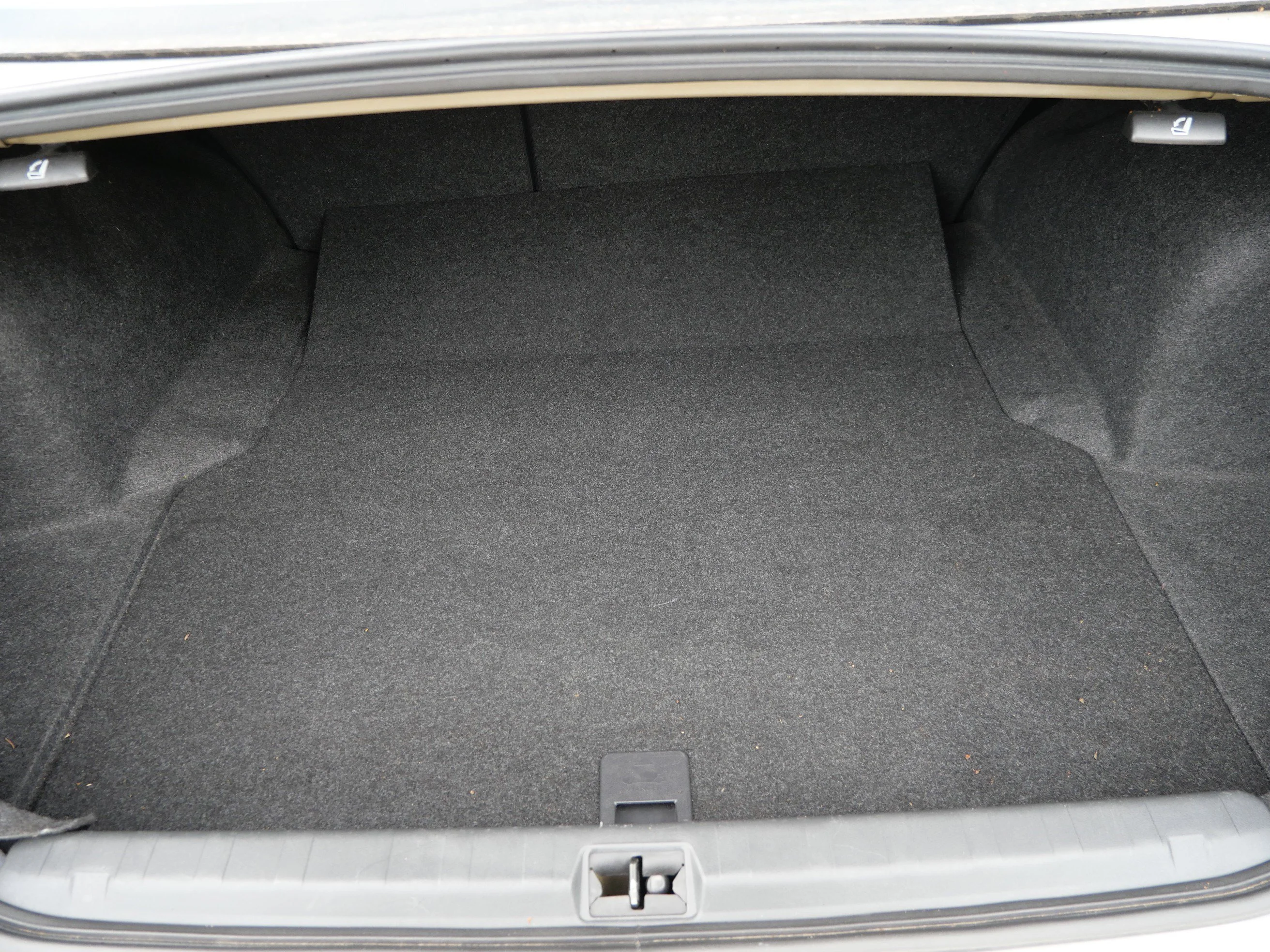 Used 2012 Ice Silver Metallic Subaru 2.5i Premium image 18