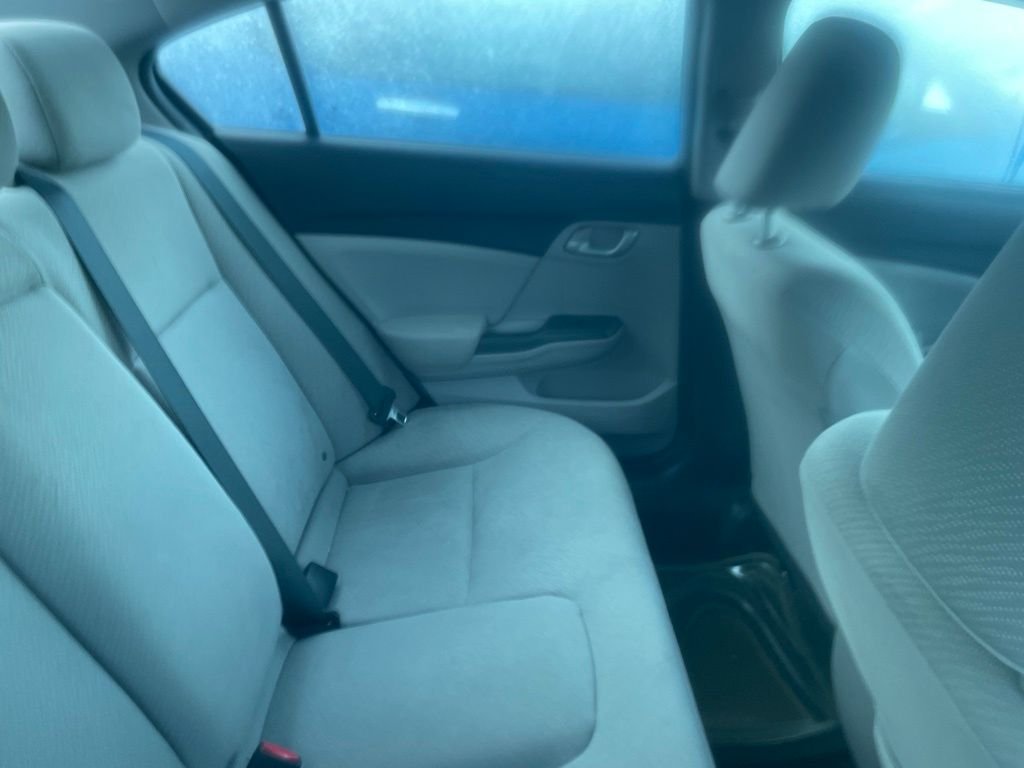 Used 2013 Alabaster Silver Metallic Honda LX image 9