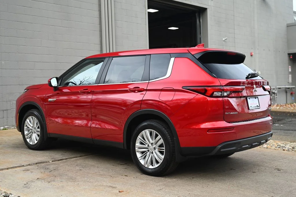 Used 2024 Red Mitsubishi ES image 8