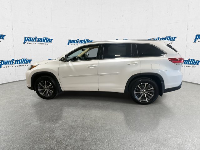 Used 2017 White Toyota XLE image 7