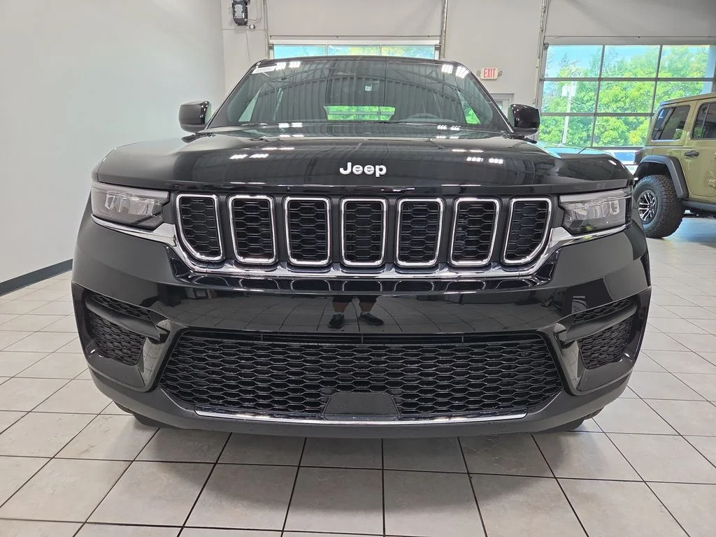 New 2027 High Gloss Black Jeep Laredo X image 2