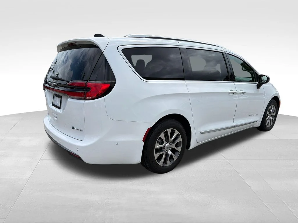 2023 Chrysler Pacifica Hybrid Pinnacle - Photo 7