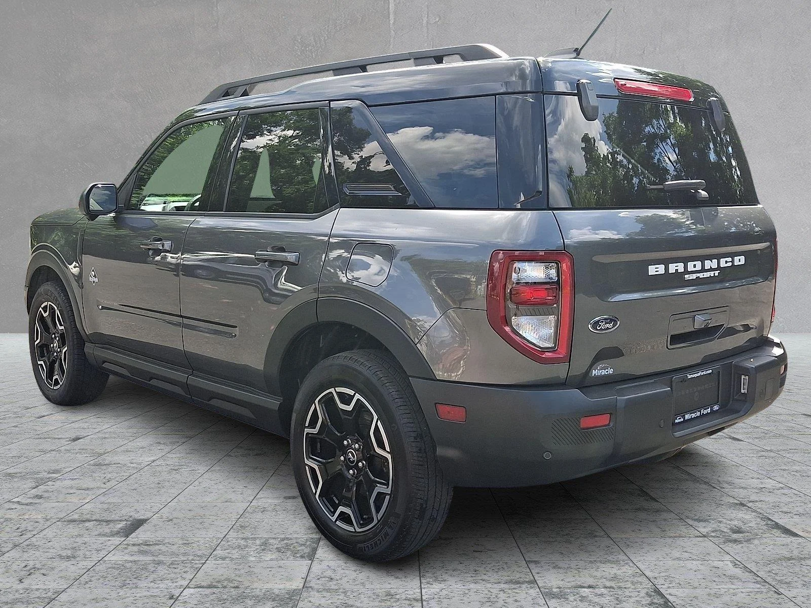 Used 2025 Carbonized Gray Metallic Ford Outer Banks image 4