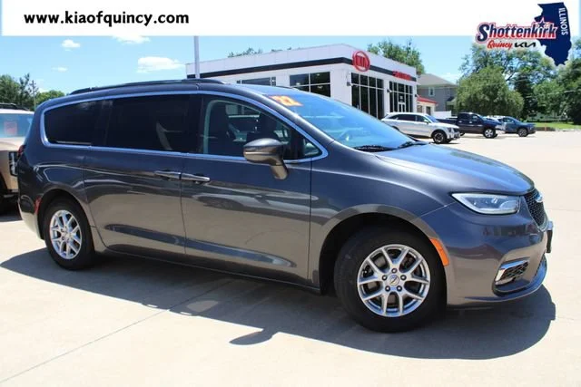 Used 2022 Granite Chrysler Touring L image 1