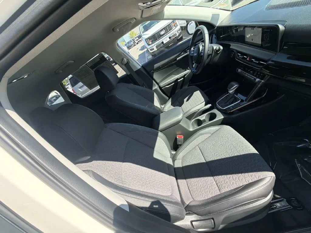 Used 2026 White Kia S image 30