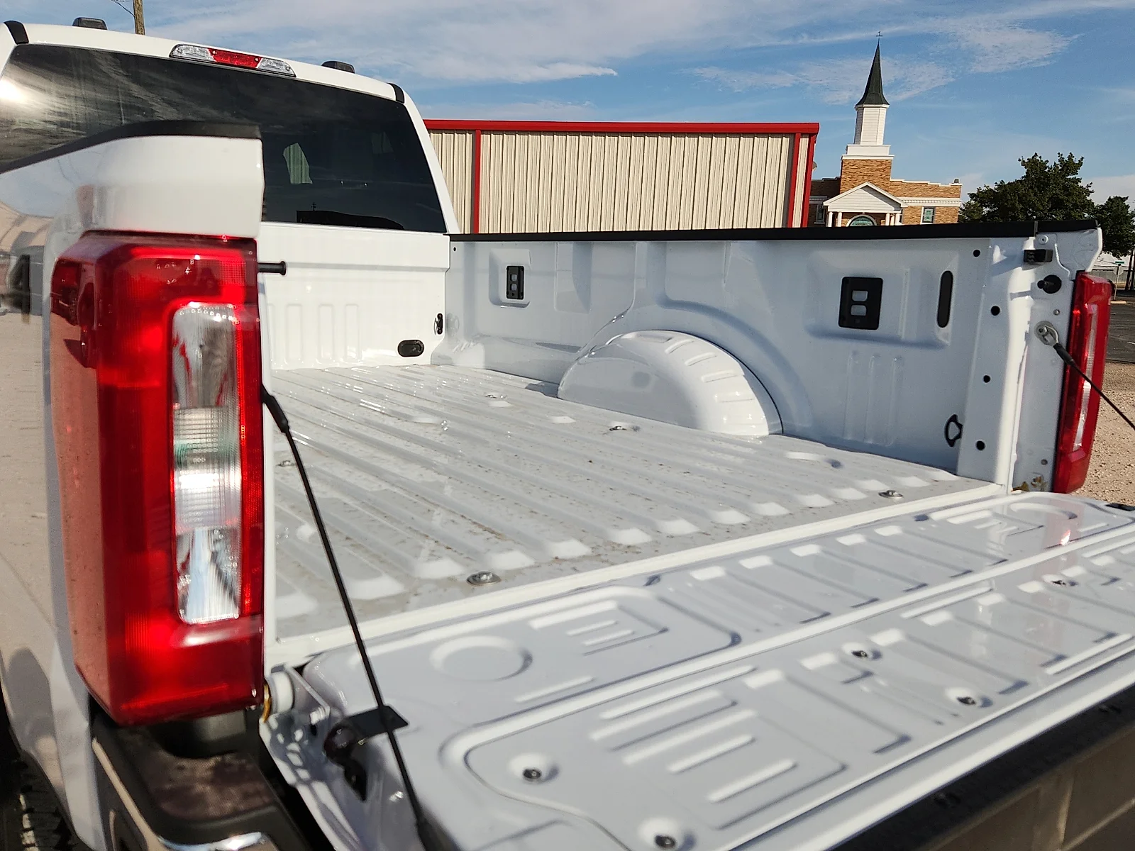 New 2027 Oxford White Ford XLT image 12