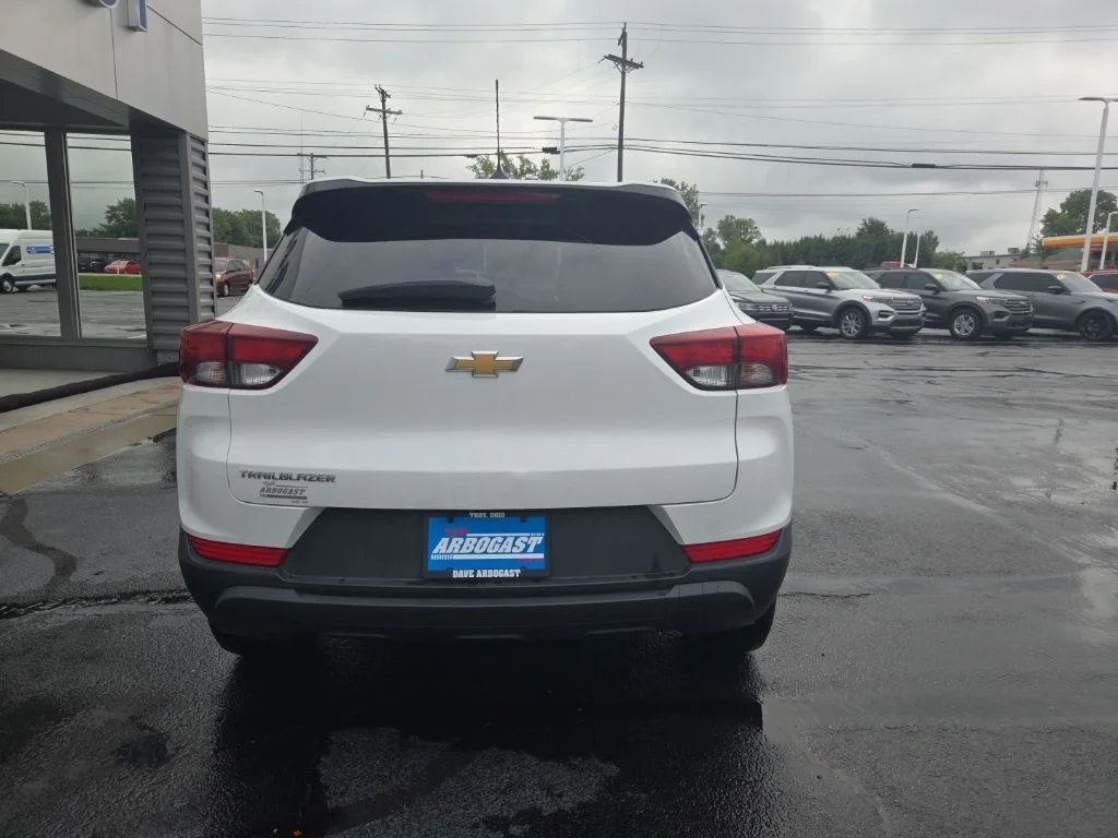 Used 2021 White Chevrolet LS image 6