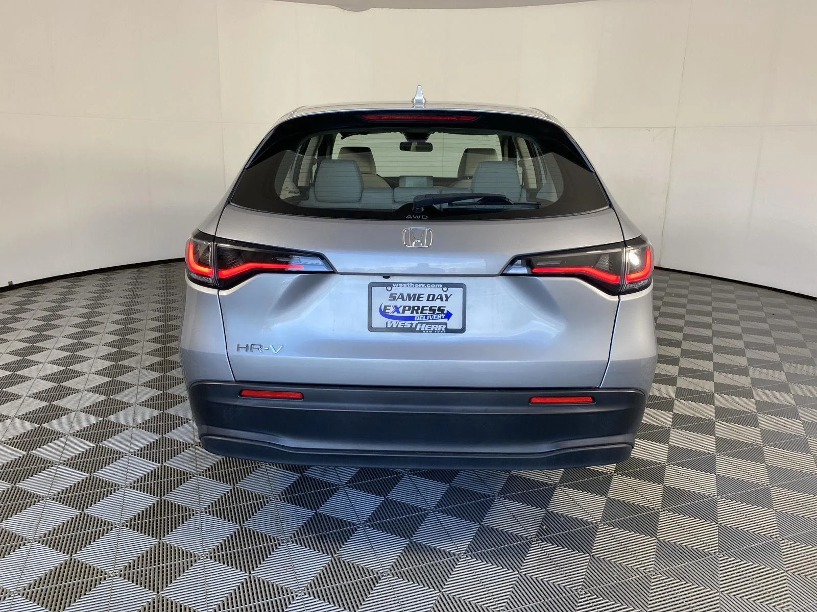 Used 2024 Lunar Silver Metallic Honda LX image 6