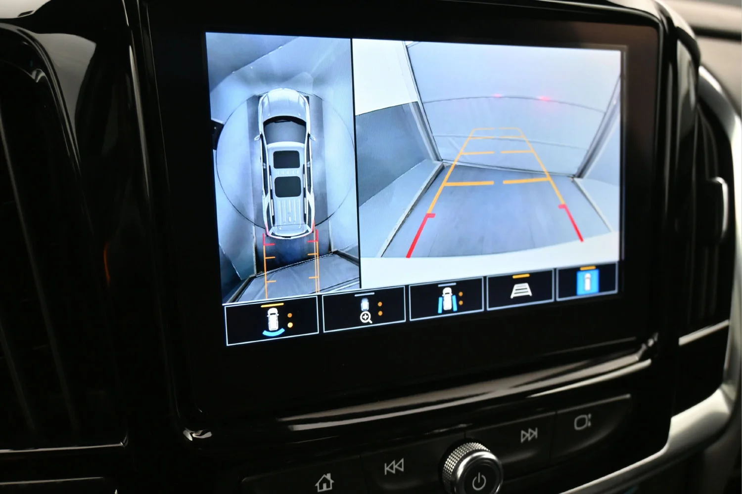 Used 2023 SUMMIT WHITE Chevrolet RS image 10