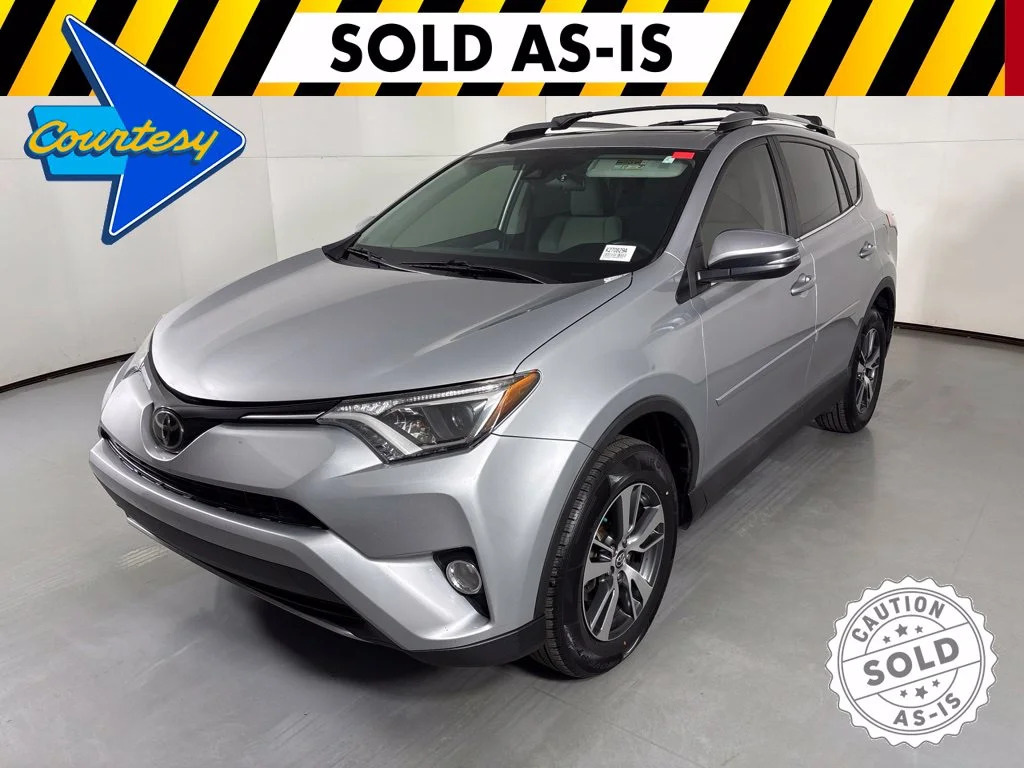Used 2017 Silver Toyota XLE image 3