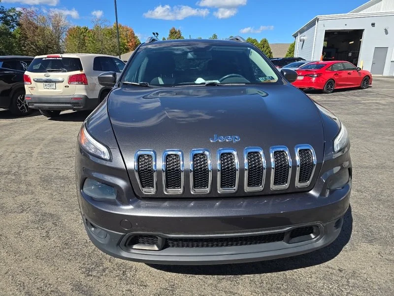 Used 2014 Gray Jeep Latitude image 2
