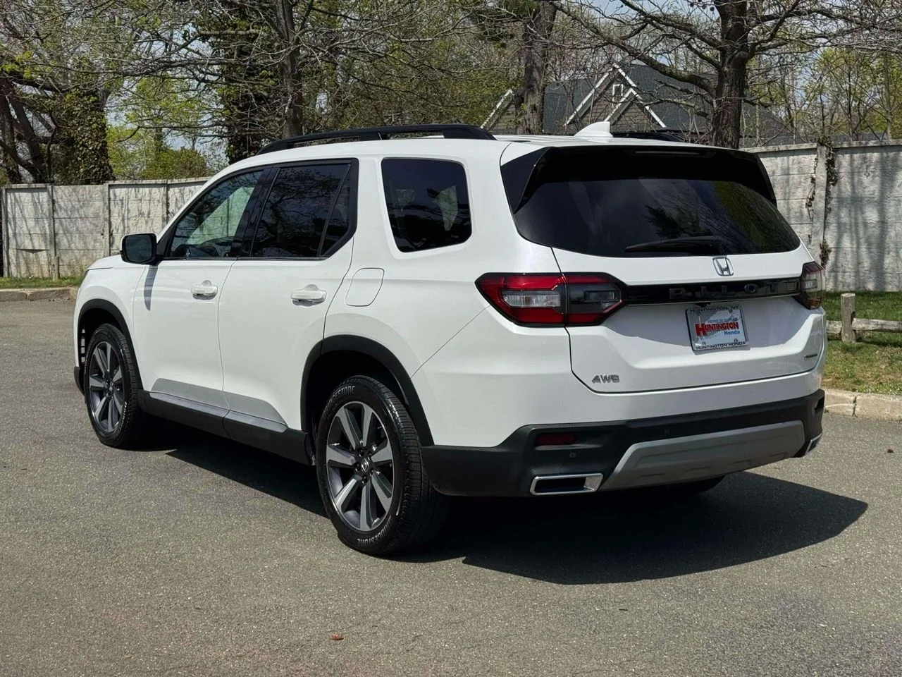 Used 2025 Platinum White Pearl Honda Touring image 5