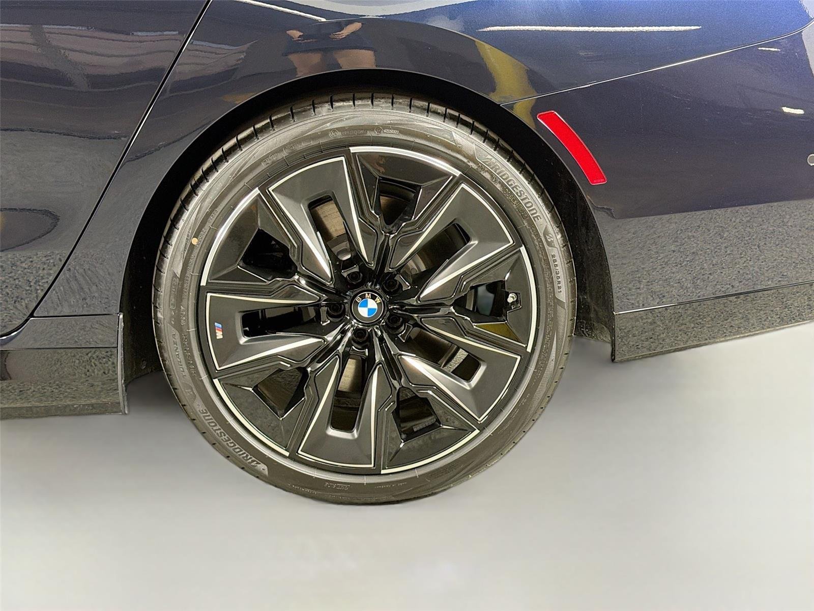 New 2026 Carbon Black Metallic BMW 750e xDrive image 27