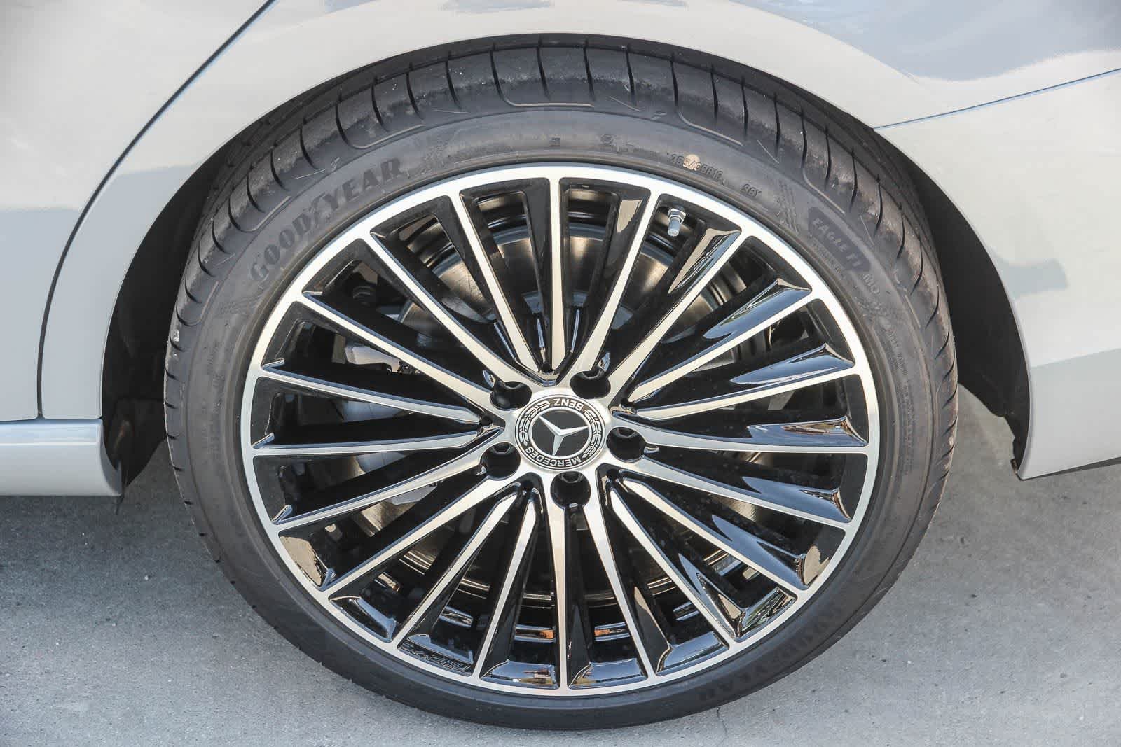 New 2026 MANUFAKTUR Alpine Grey Mercedes-Benz C 300 image 11