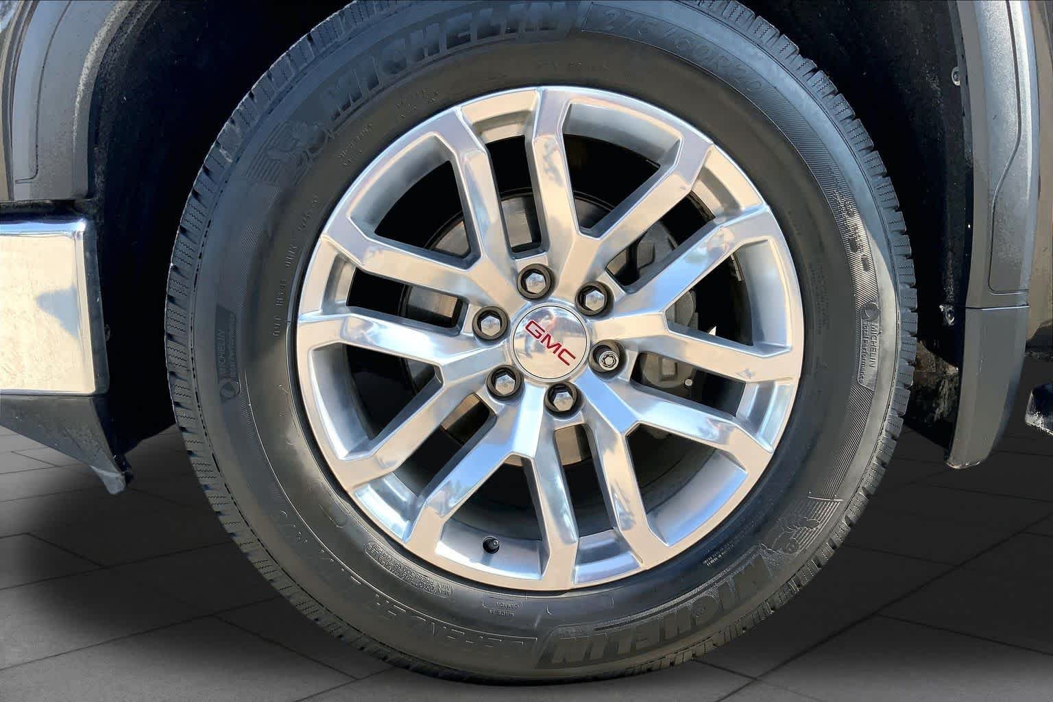 Used 2021 Brownstone Metallic GMC SLT image 11