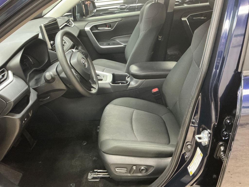 Certified Used 2025  Toyota XLE image 13