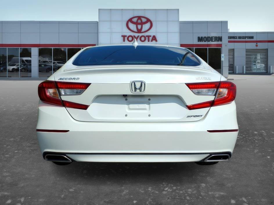 Used 2018 Platinum White Honda Sport 1.5T image 4