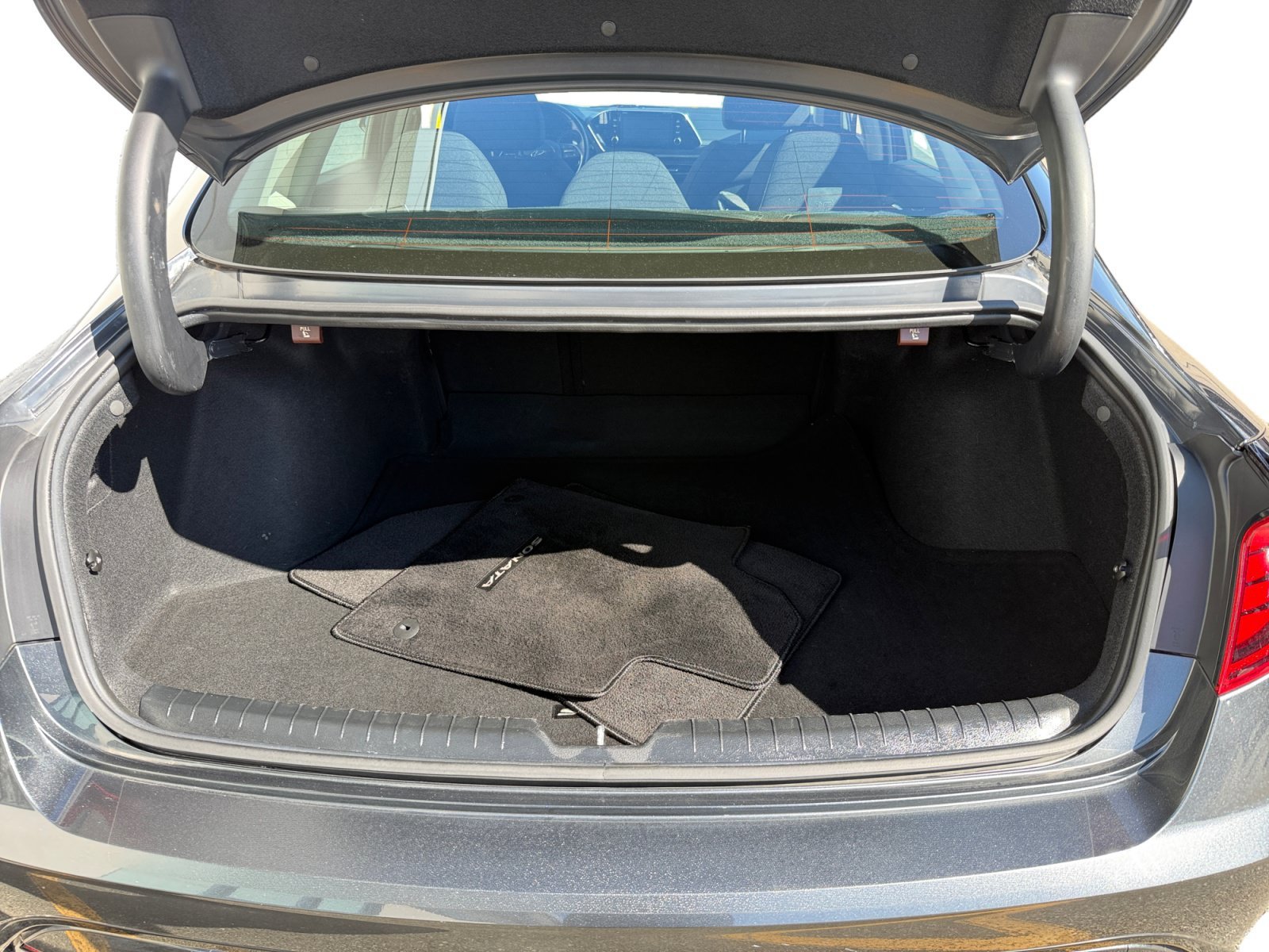 Used 2022 Portofino Gray Hyundai SEL image 33
