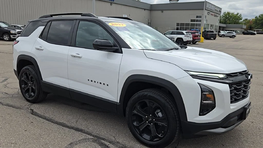 New 2027 Summit White Chevrolet LT image 2