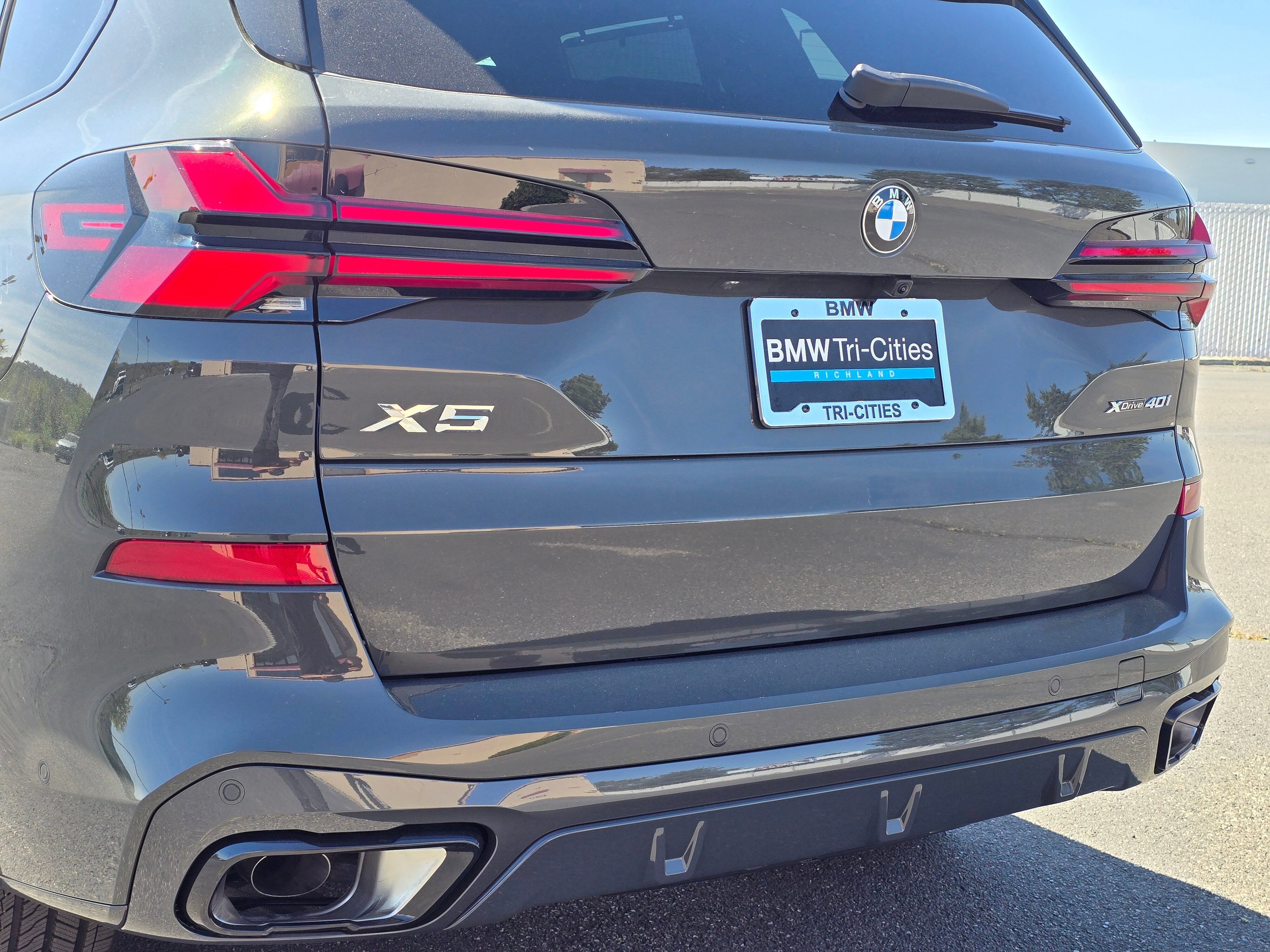 New 2026 Dravit Grey Metallic BMW xDrive40i image 39