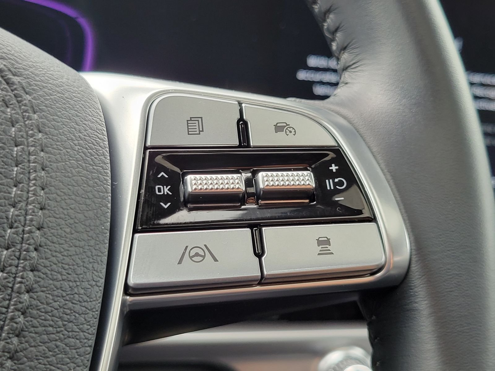 Used 2025 Black Kia S image 19