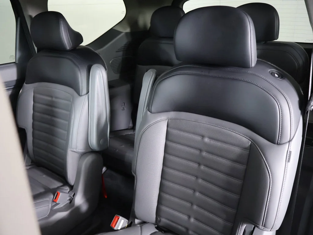 Used 2024 Black Kia Land image 37