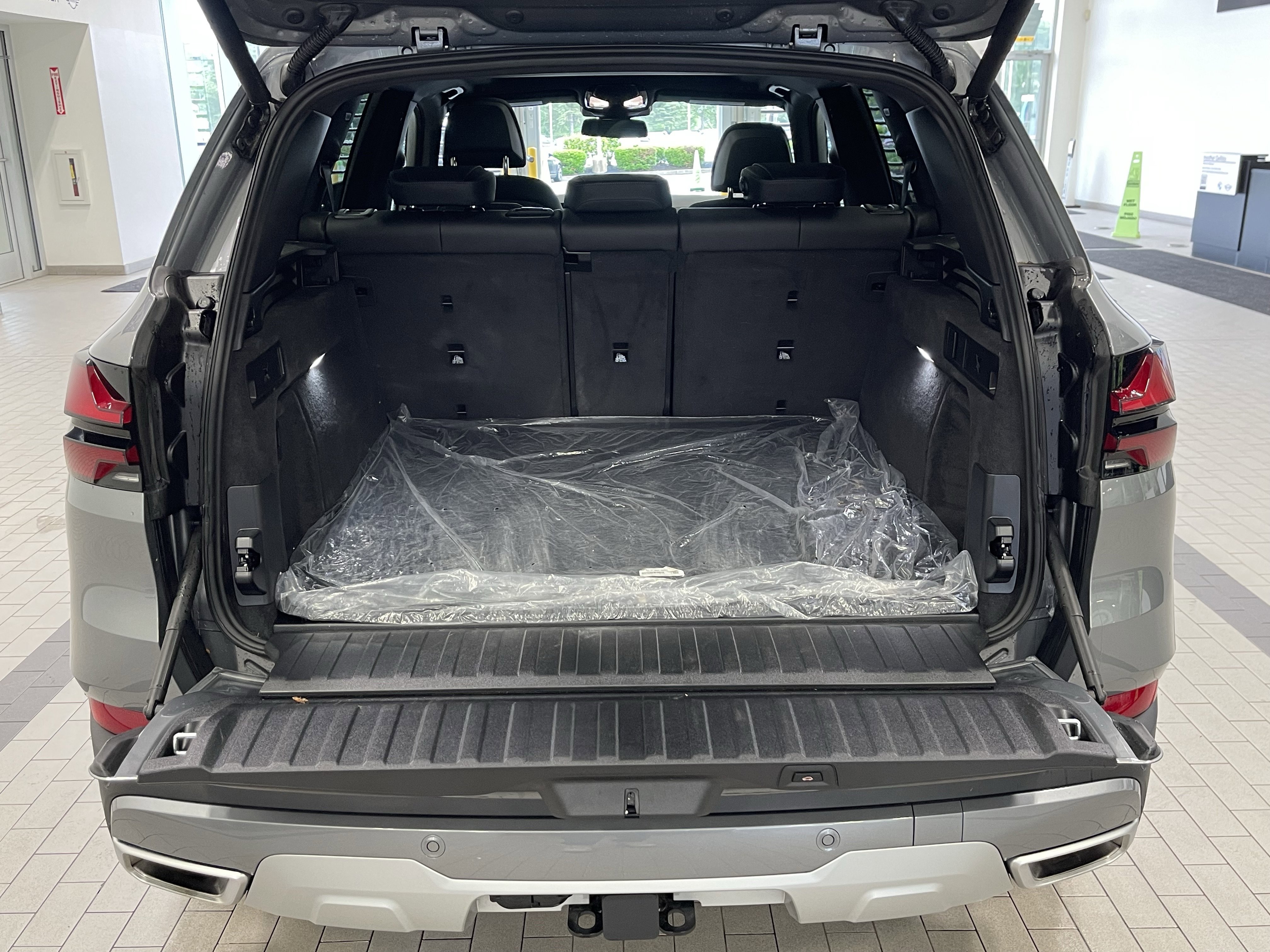 Used 2026 SKYSCRAPER GREY M BMW xDrive40i image 7