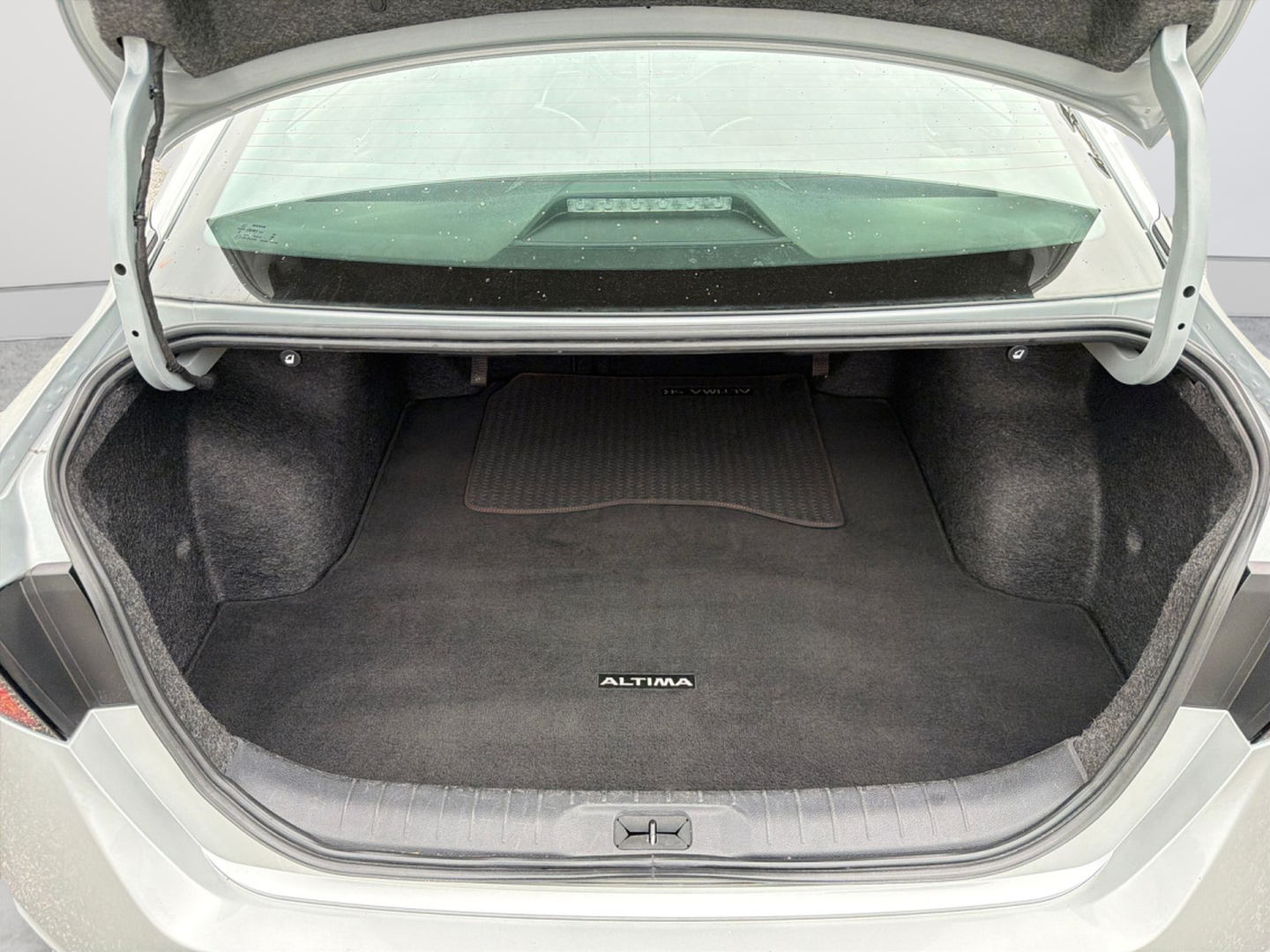 Used 2024 Silver Nissan 2.5 SR image 25