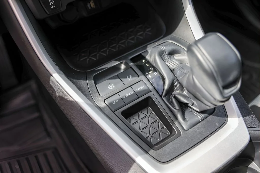 Used 2025 White Toyota XLE image 20