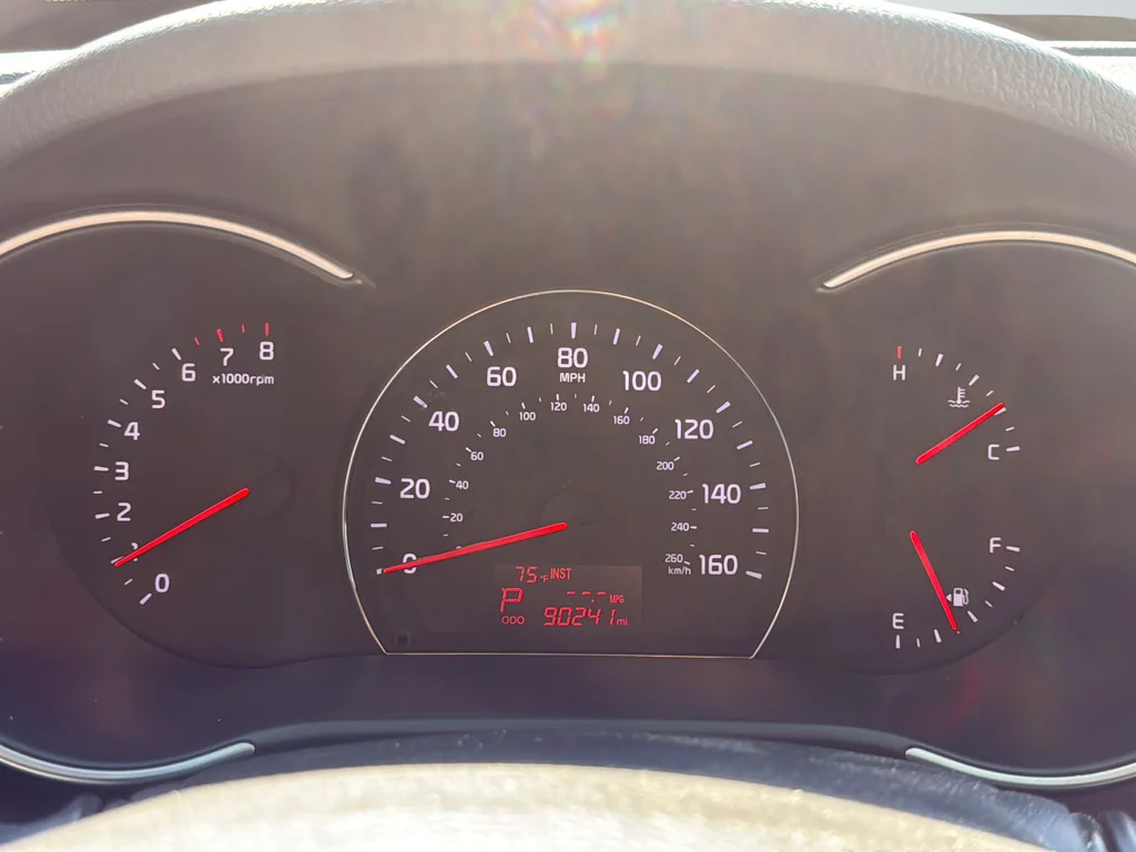 Used 2014 Silver Kia LX image 24