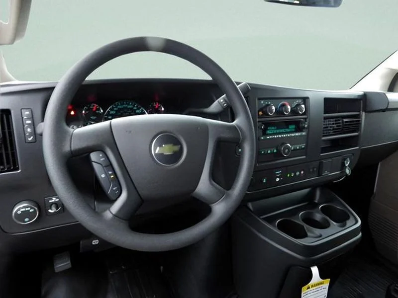2025 Chevrolet Express Cargo Work Van - Photo 8