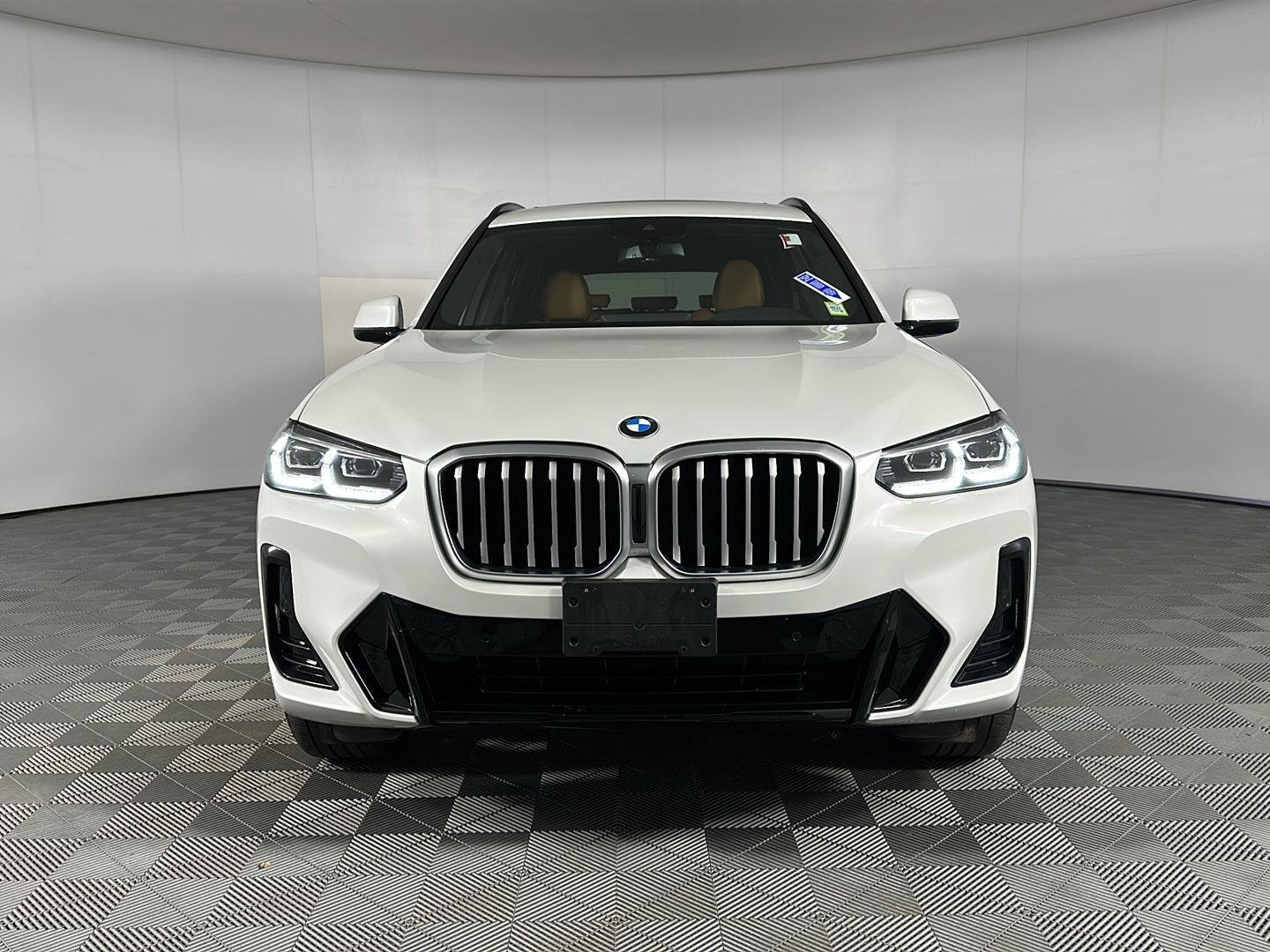 Used 2024 Mineral White Metallic BMW xDrive30i image 2