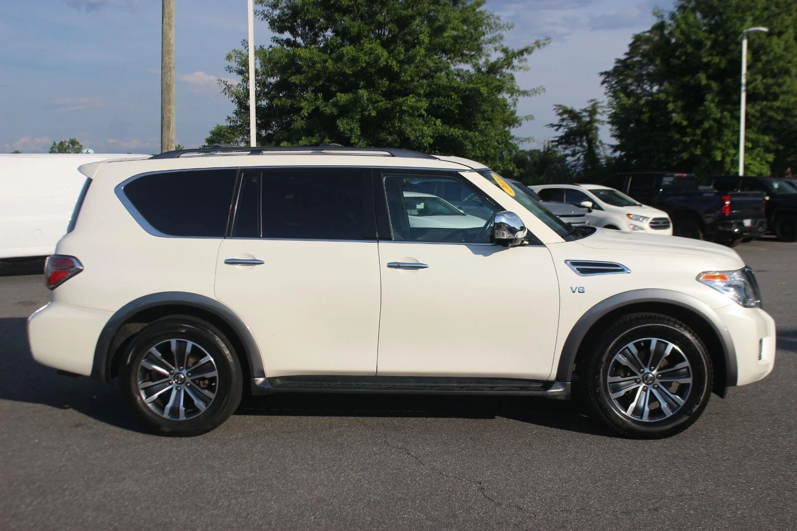 Used 2019 White Nissan SL image 8