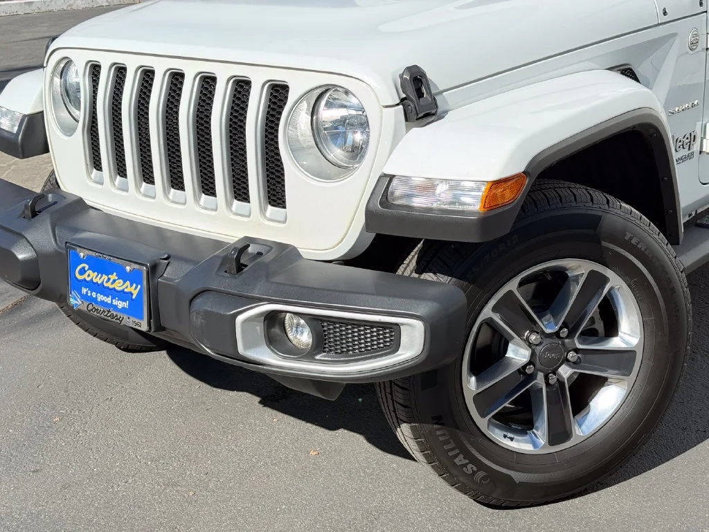 Used 2022  Jeep Unlimited Sahara image 3