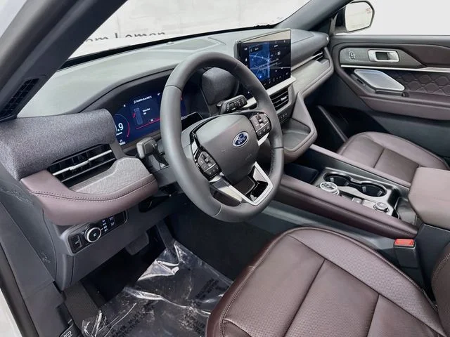 New 2027 Star White Metallic Tri-Coat Ford Platinum image 9