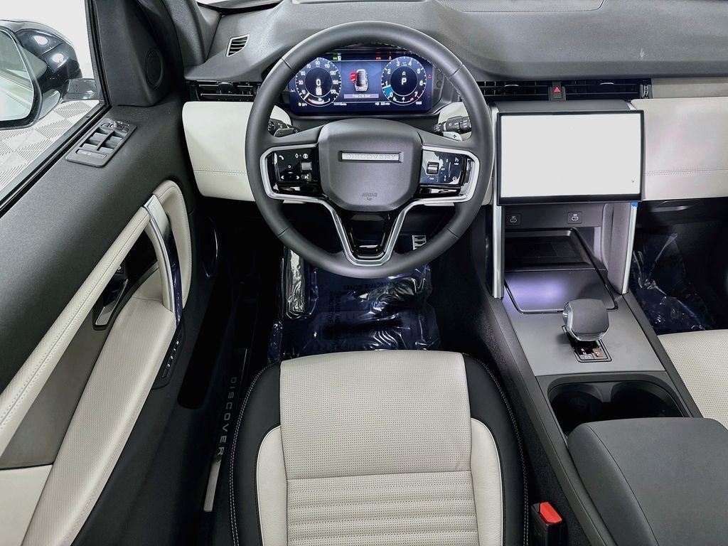 Used 2025  Land Rover SE image 24